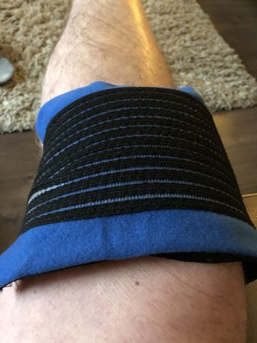 Customer photo review of GelpacksDirect Knee Ice Pack Wrap (Gel Pack with Compression Strap, Reusable Heated Knee Pads) - Hot and Cold Packs (13 x 26 cm) for Knee Pain Injuries