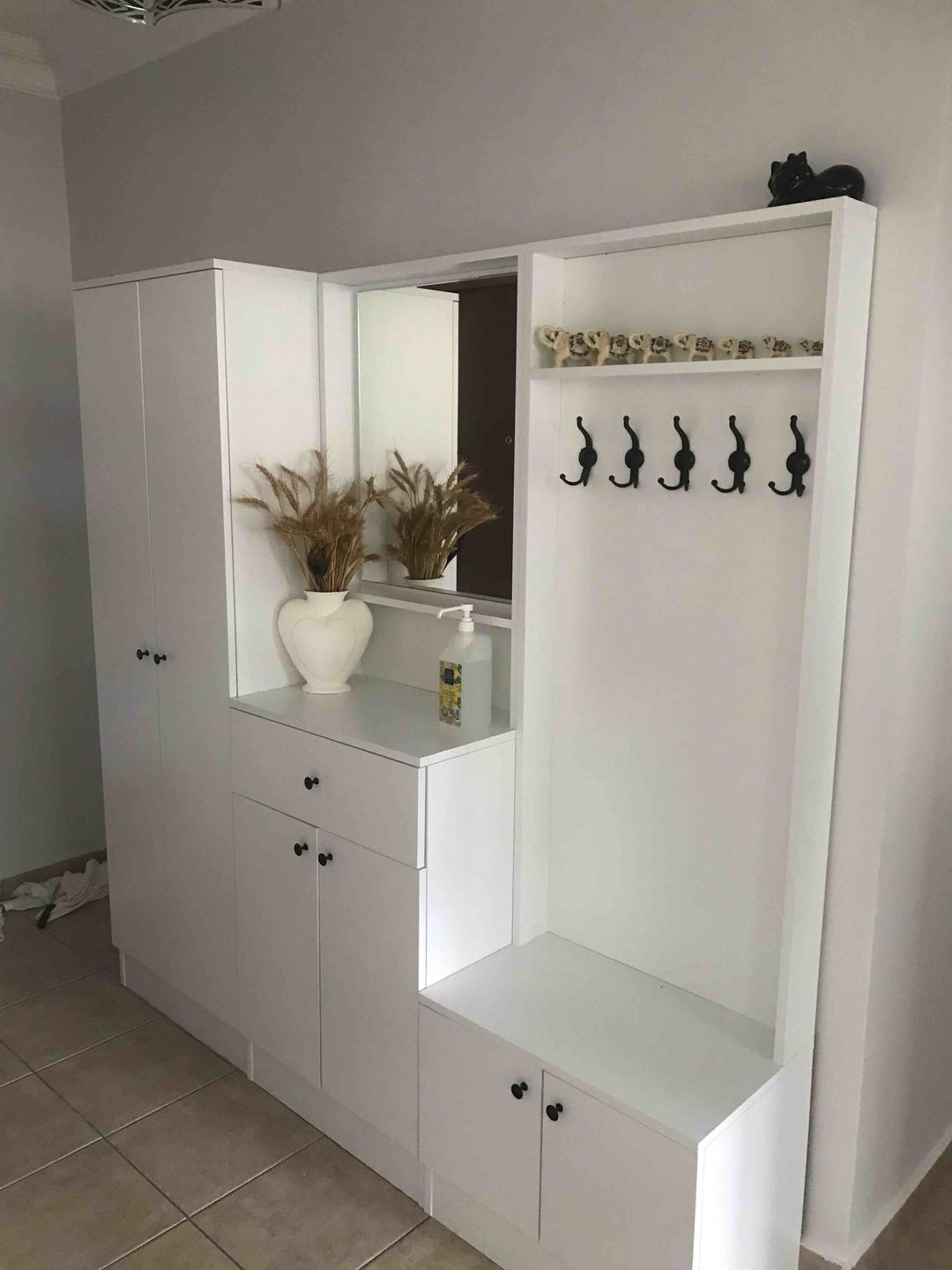 Customer photo review of Rani P6 Modern Çekmeceli Aynalı Raflı Portmanto Ayakkabılık Vestiyer Beyaz M2
