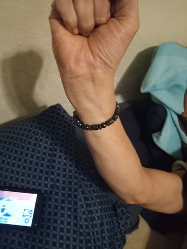 Customer photo review of Weight Loss Black Stone Magnetic Therapy Bracelet
