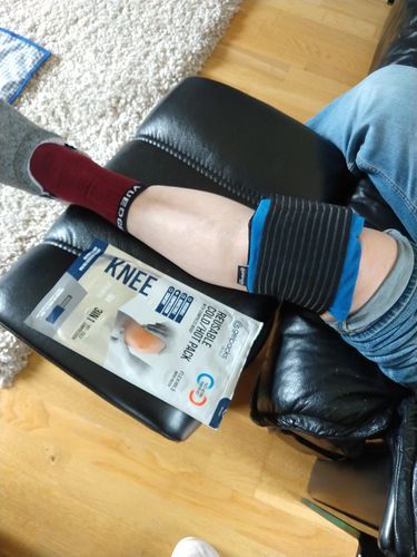 Customer photo review of GelpacksDirect Knee Ice Pack Wrap (Gel Pack with Compression Strap, Reusable Heated Knee Pads) - Hot and Cold Packs (13 x 26 cm) for Knee Pain Injuries
