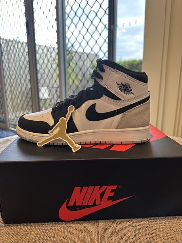 Customer photo review of Nike Air Jordan 1 Retro High OG 'Stage Haze' Women's (GS)