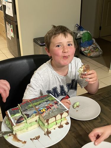 Customer photo review of 19 cm x 19 cm Square Pre-cut Custom Edible Icing Image