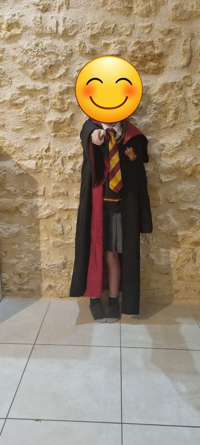 Customer photo review of Harry Potter Hermione Granger Cosplay Costume Version D'enfant Gryffindor Uniforme Fille