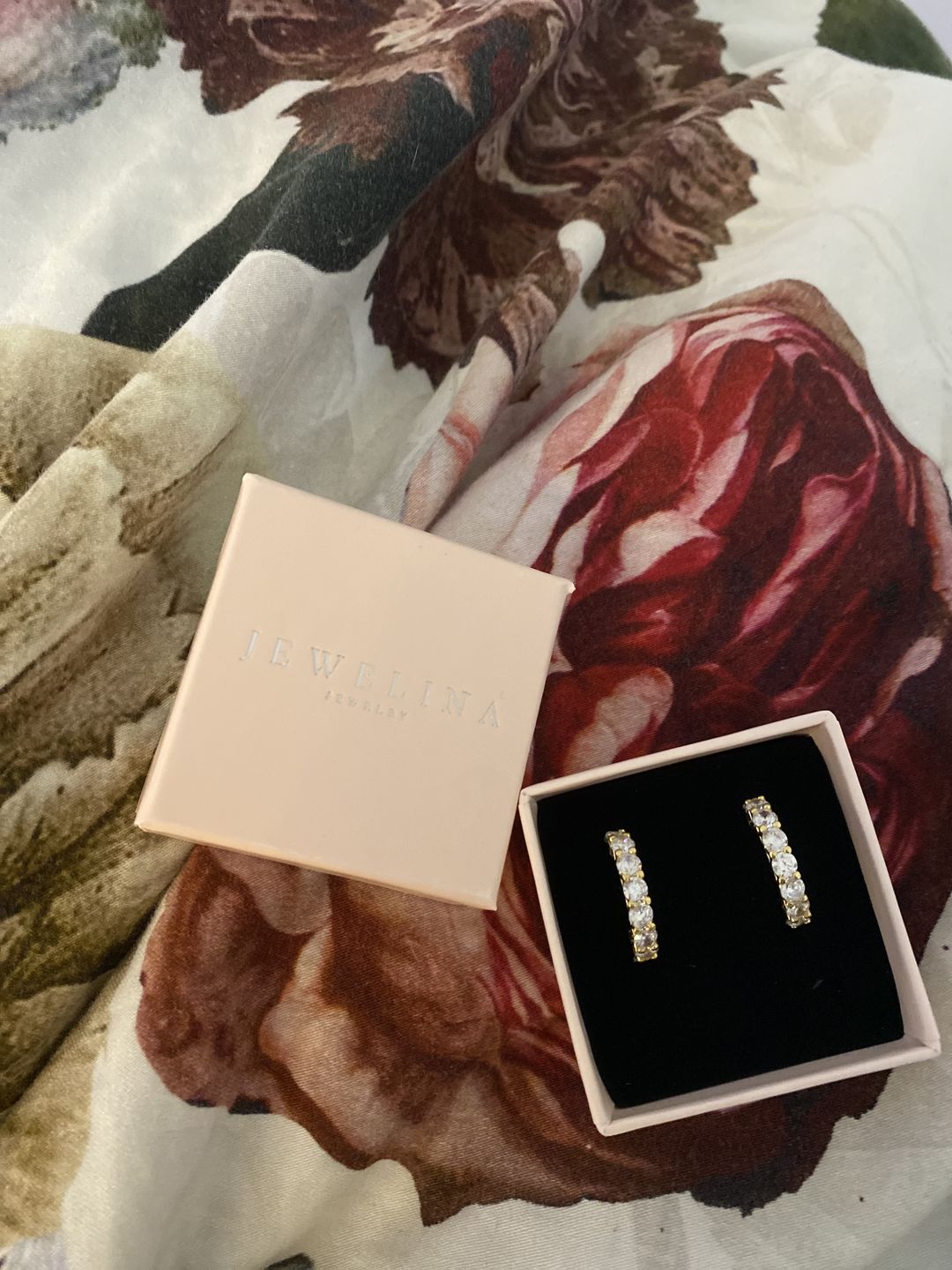 Customer photo review of Cecelia Creolen