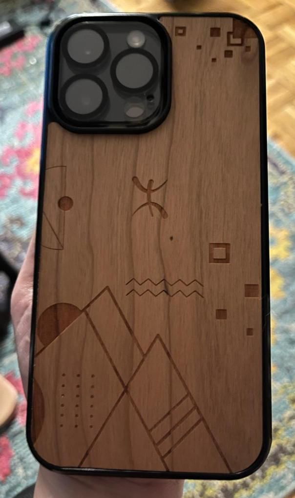 Customer photo review of iPhone - Coque en bois Abstract Amazigh - Fabrication 100% française (Azamoul x Coque en Bois)