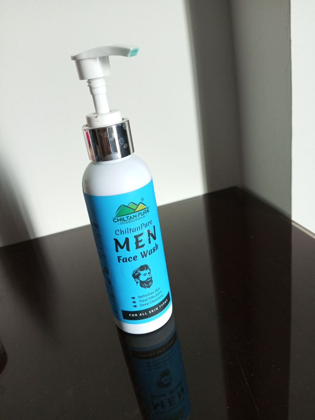Customer photo review of Men Face Wash – Anti – Impurities, Refreshes Skin, Remove Blackheads & Unclog Pores 150ml