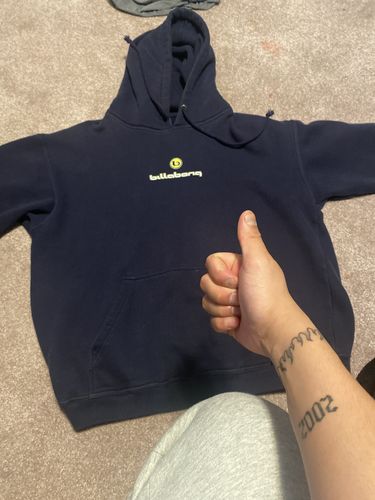 Customer photo review of Vintage Billabong Hoodie Size Large Fits Medium