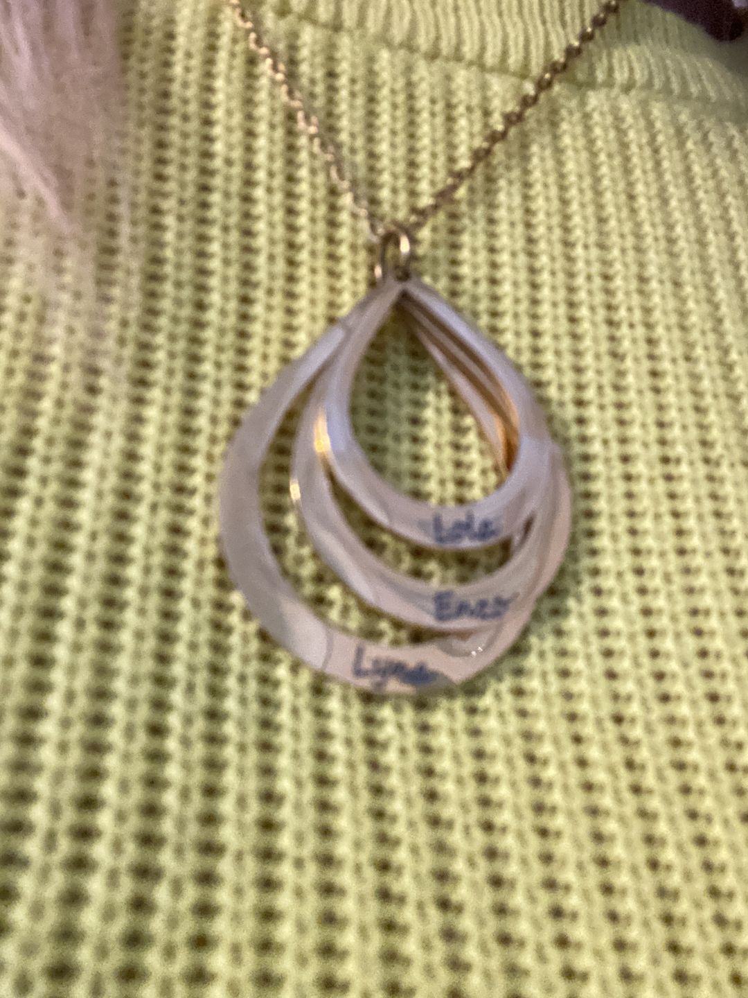 Customer photo review of [NOUVEAU] Collier 3 gouttes d'eau à personnaliser