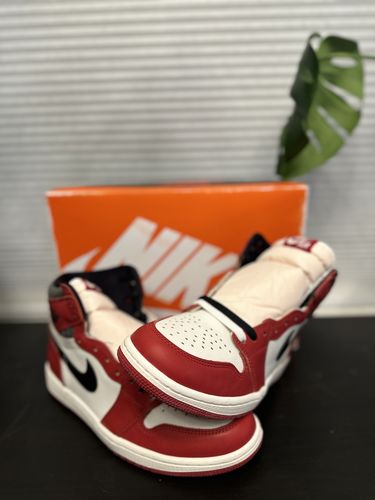 Customer photo review of Jordan 1 Retro High OG Lost & Found