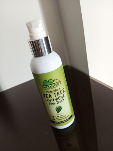 Customer photo review of Tea Tree Anti Acne Face Wash – Prevents Acne Eruptions, Removes Excess Oil, Reduces Blackheads & Whiteheads