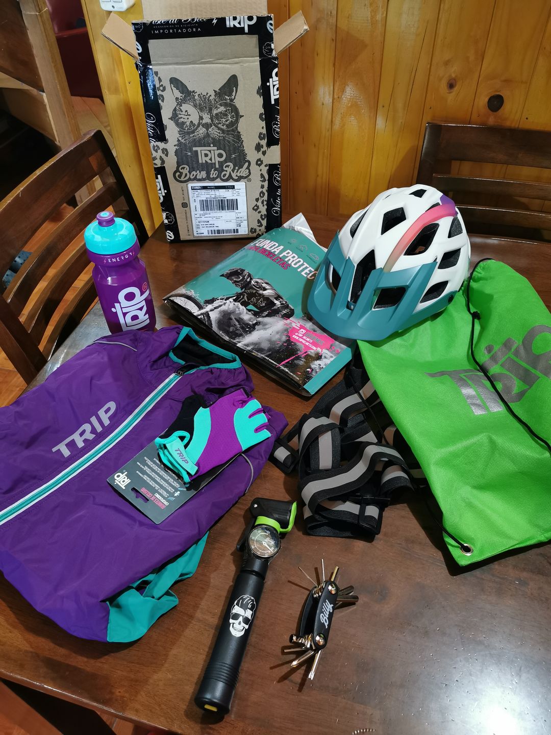 Customer photo review of Guantes Cortos Trip | Purple/Blue
