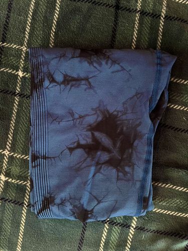 Customer photo review of Dark Blue Marble Scrunch Butt Leggings