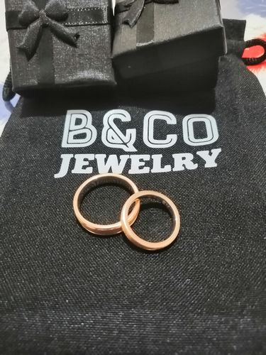 Customer photo review of Miniatura Italia Two Tone Wedding Rings