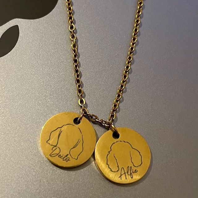 Customer photo review of Verižica: Dog Silhouette
