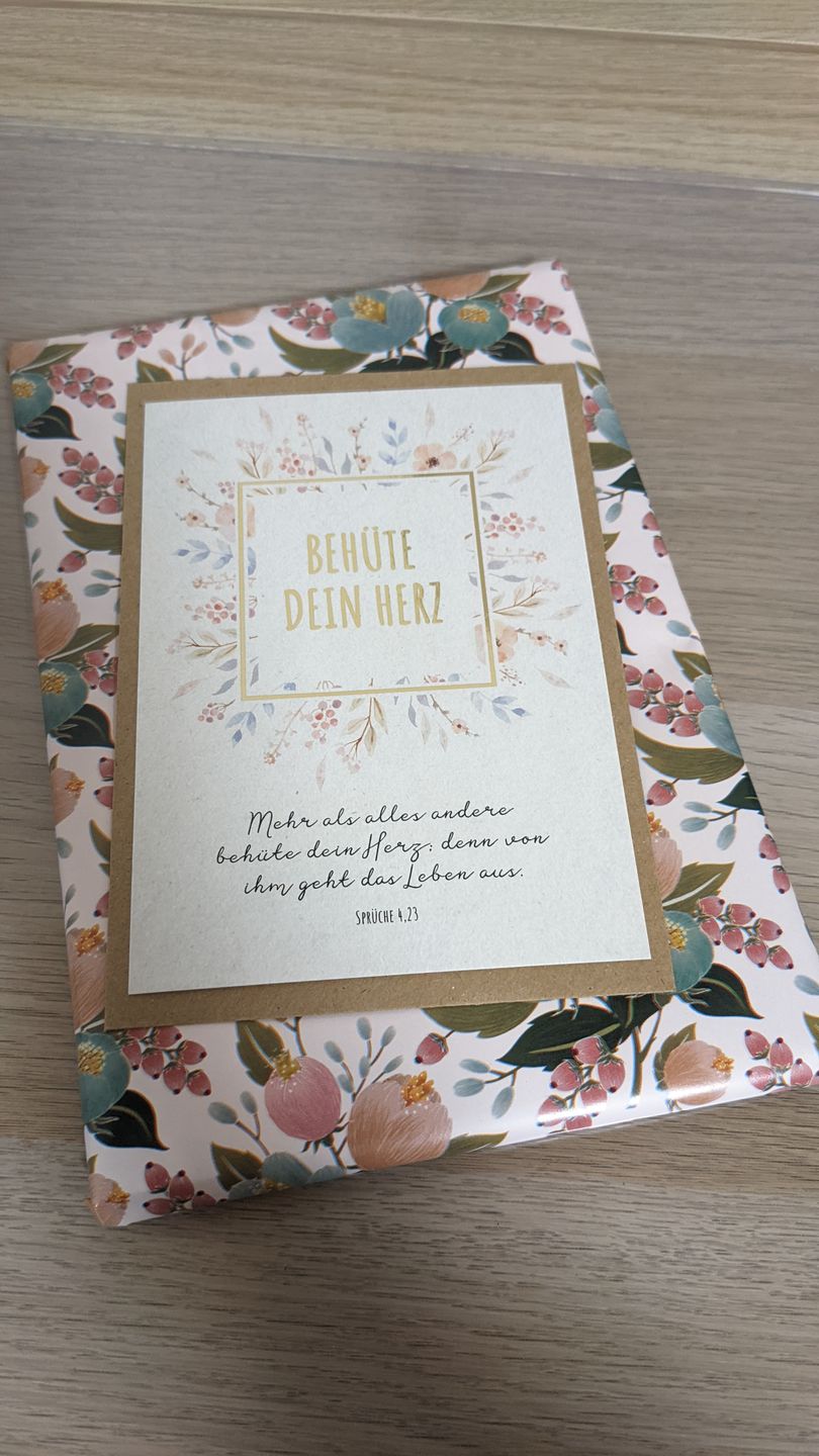 Customer photo review of Postkarte "Behüte dein Herz" mit Bibelvers · A6 · mit Gold veredelt