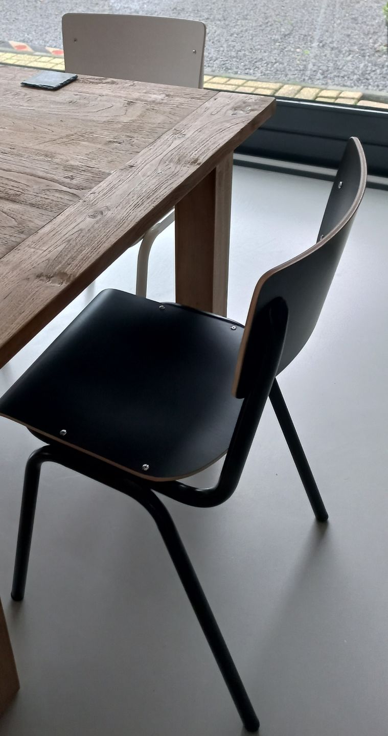 Customer photo review of Eetkamerstoel Houten Design Zwart School