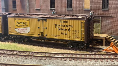 Customer photo review of Athearn RND06811 HO 40' Wood Reefer, UTRX (4)