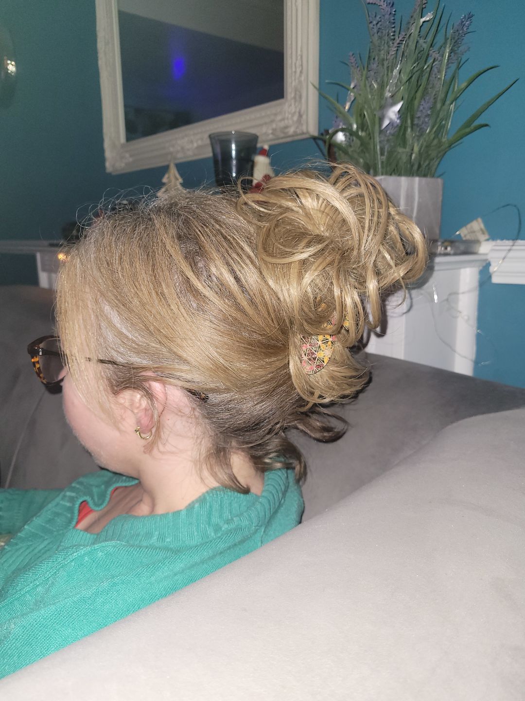 Customer photo review of Flicky Messy Scrunchie Bun