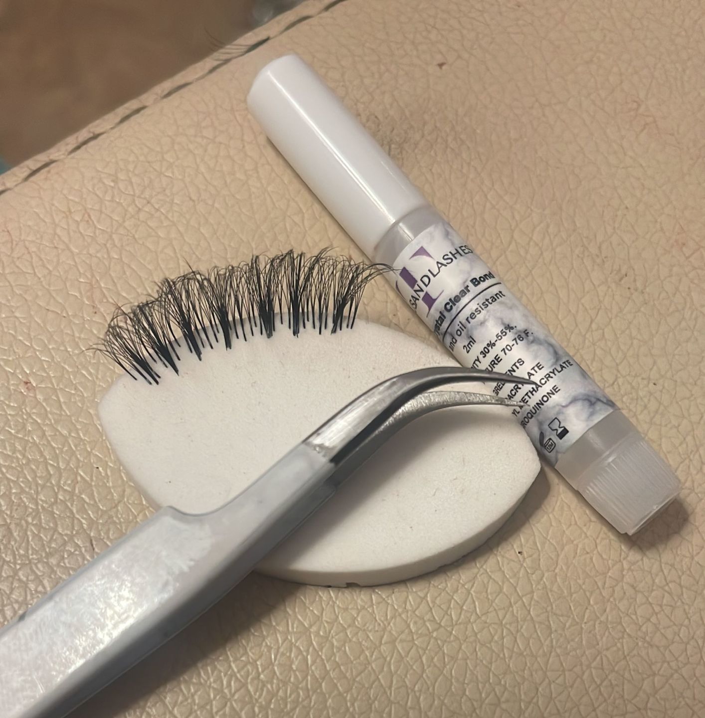 Customer photo review of DOLPHIN-SHAPED CURVED TWEEZER