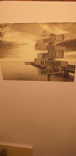 Customer photo review of Lienzo Muelle de Madera con Nombres Personalizados