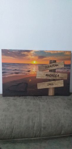 Customer photo review of Lienzo Muelle de Madera con Nombres Personalizados