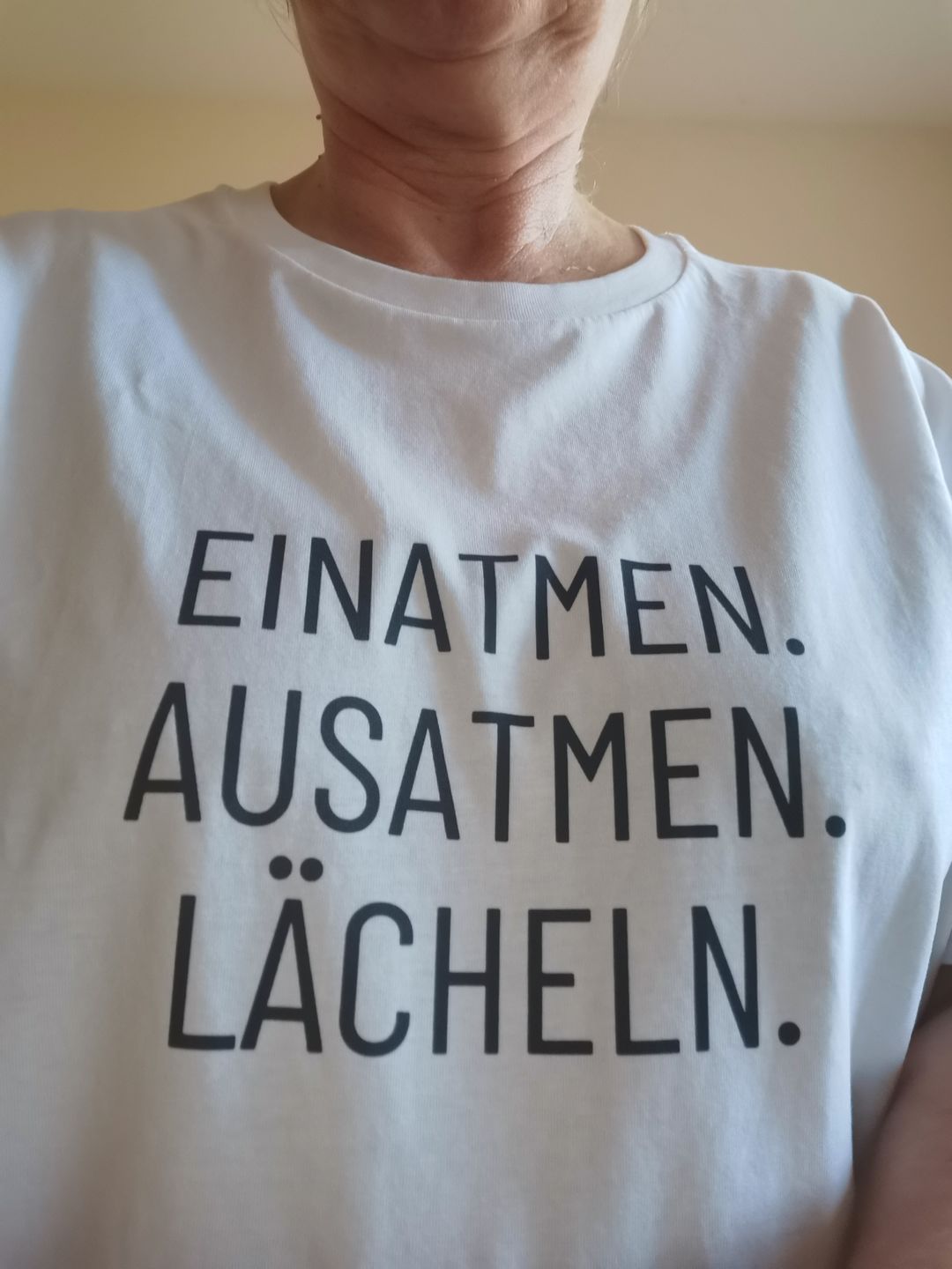 Customer photo review of Einatmen. Ausatmen. Lächeln. 100% Bio T-Shirt Unisex