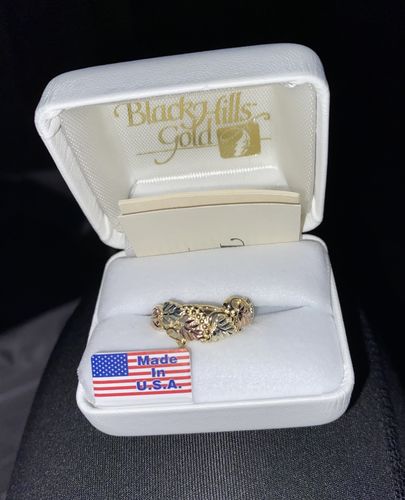 Customer photo review of Beautiful Grapes Black Hills Gold Ring