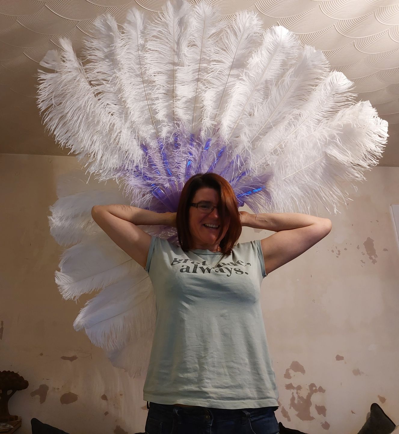 Customer photo review of Mix white & aqua violet 2 Layers Ostrich Feather Fan 30''x 54'' with Travel leather Bag