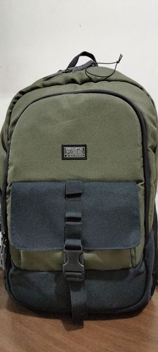 Customer photo review of Mochila RE3 Laptop 15" Cool Capital Material Reciclado