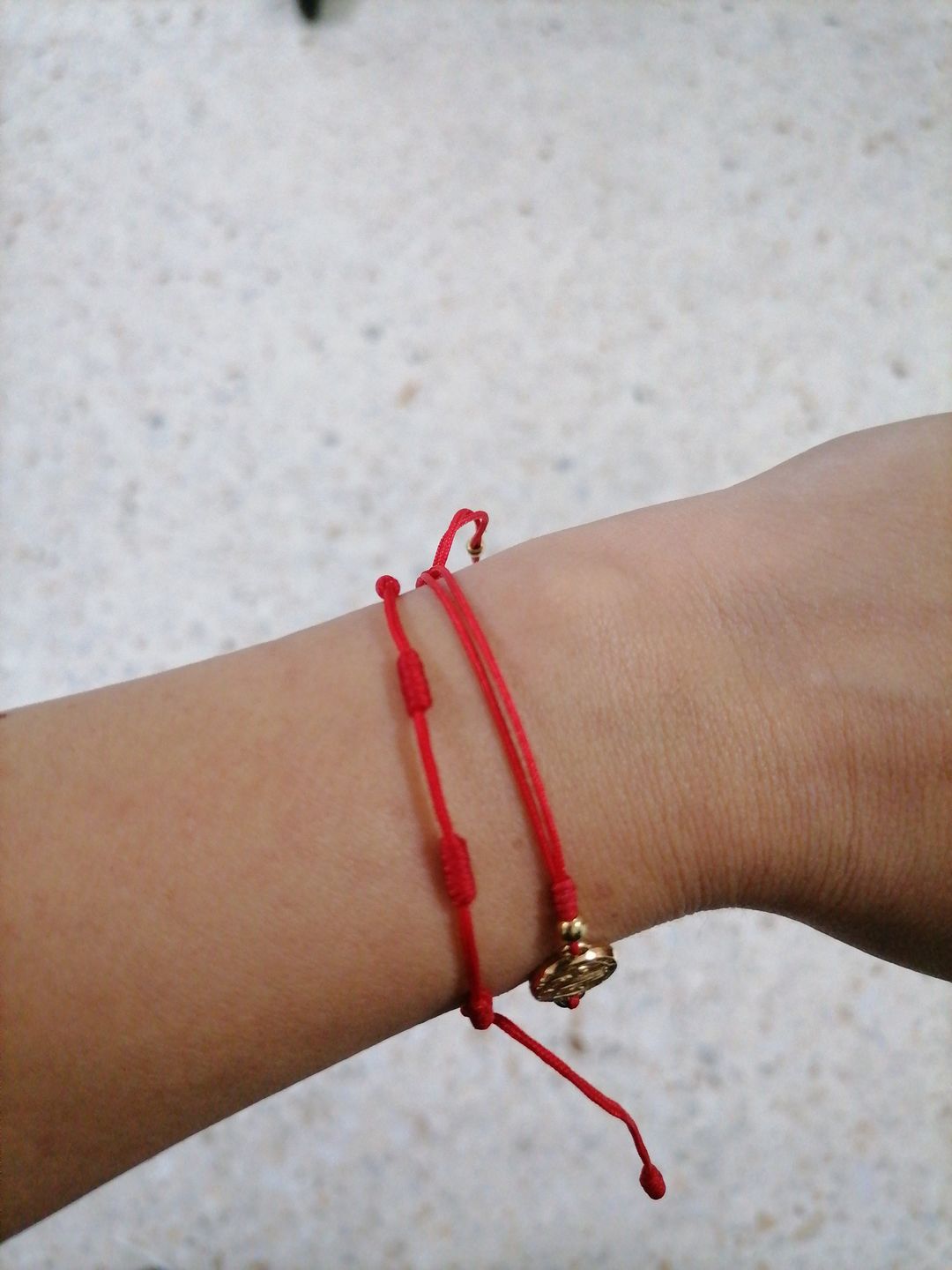 Customer photo review of Hilos de protección rojos 7 nudos