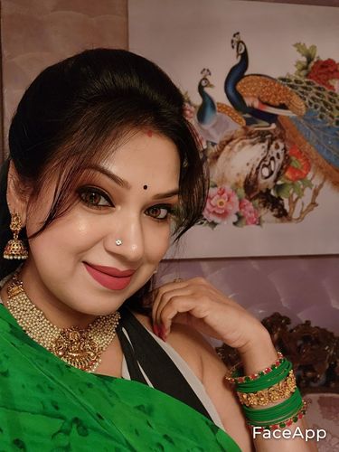 Customer photo review of Rubans 24K Gold Plated Temple Necklace Set With Pearls Design