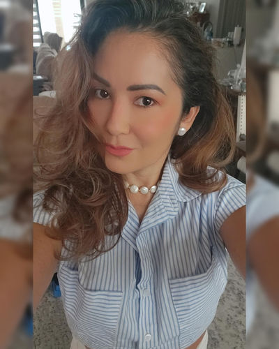 Customer photo review of Button Pearl Necklace Bracelet and Earrings (Purchase Individually)