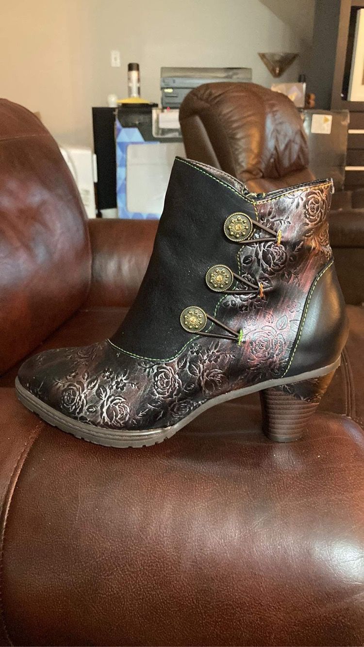 Customer photo review of Retro Handmade Floral Stitching Button Boots