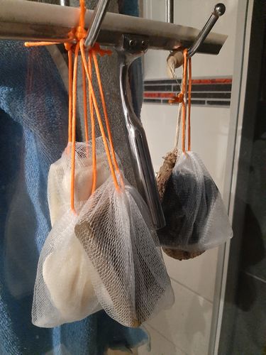 Customer photo review of 3% Brennnessel mit Zitrone & Rosmarin Haarseife (Alle Haartypen)