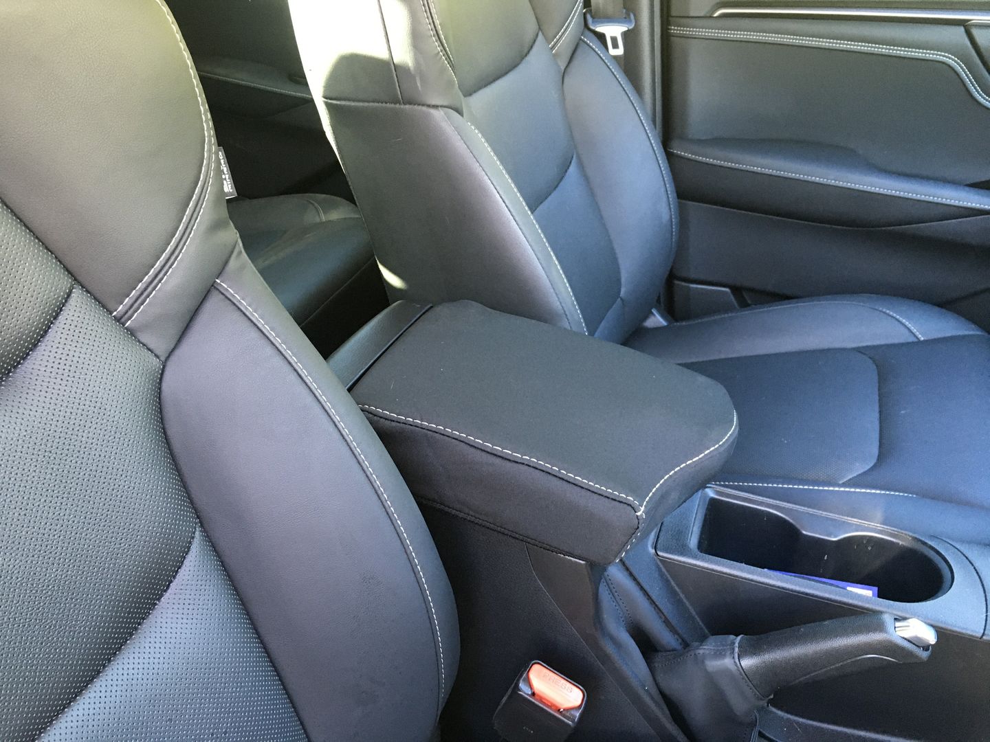 Customer photo review of Isuzu D-MAX RG Neoprene Console Lid (Available)
