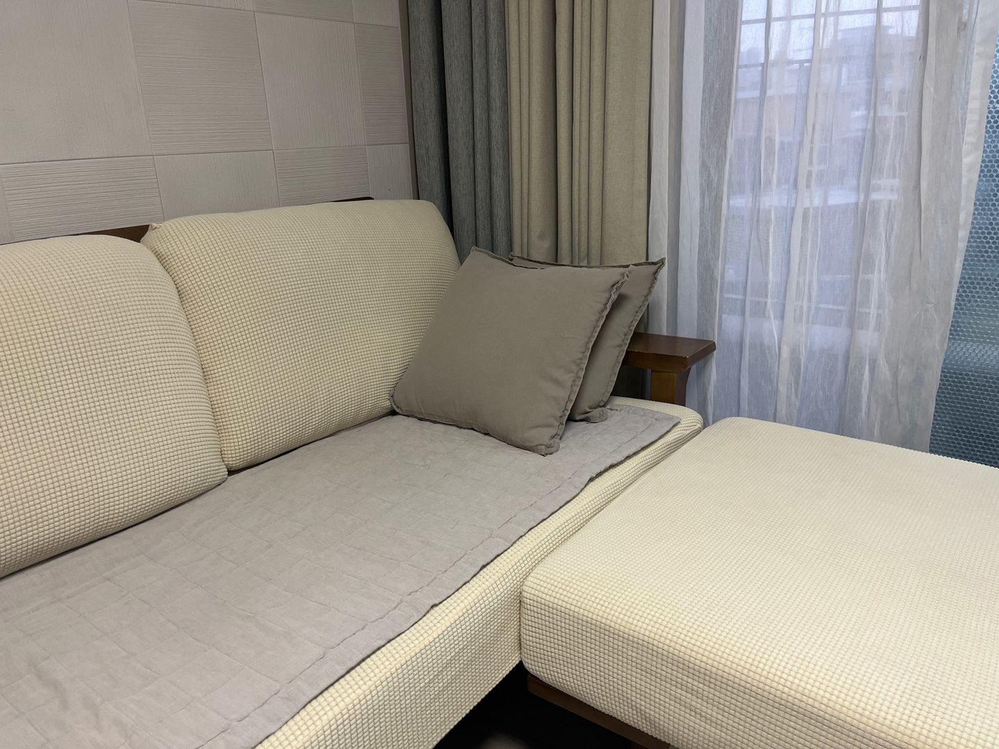 Customer photo review of 「🎉CHRISTMAS SALE 40% OFF」High Stretch Anti- Slip Spandex Universal Sofa Cover