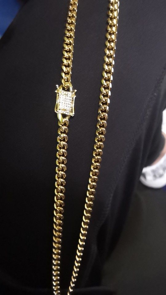 Customer photo review of 6-18mm Miami Cuban Necklace