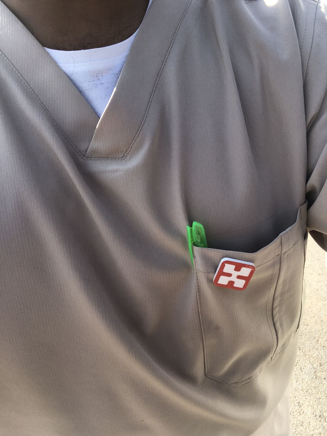 Customer photo review of بلوزة سكتشرز جيب واحد ~One pocket Scrub Top