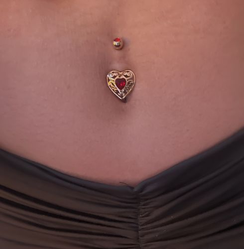 Customer photo review of Vintage Filigree Heart Belly Button Ring