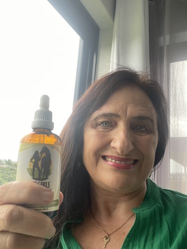 Customer photo review of Micellar Sulfate-Free Shampoo & Conditioner Combo with Hair & Nail Herbs