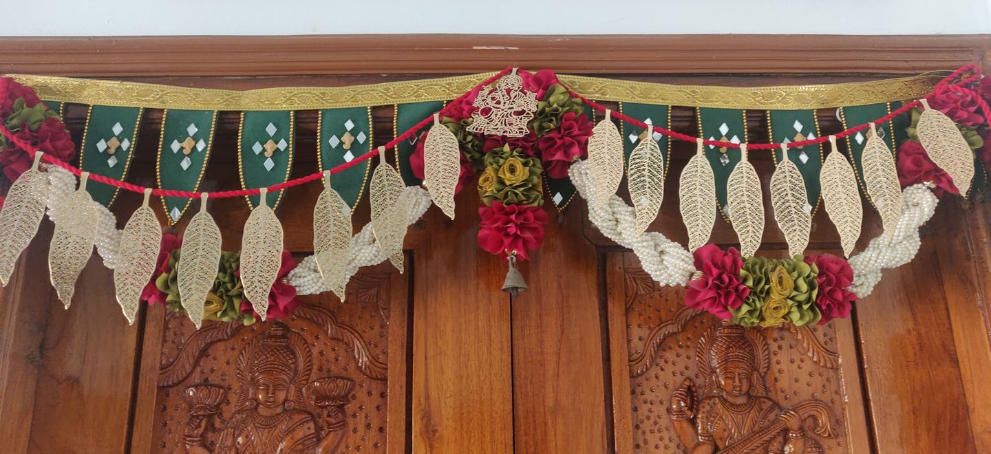 Customer photo review of Decorative Door Hanging Leaf Brass