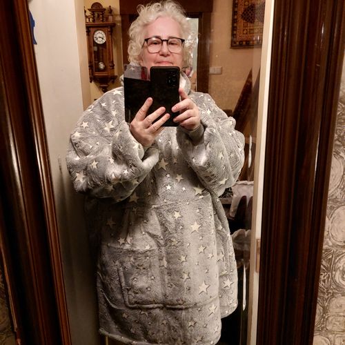 Customer photo review of Stjörnur (lýsa í myrkri) Kósýpeysa
