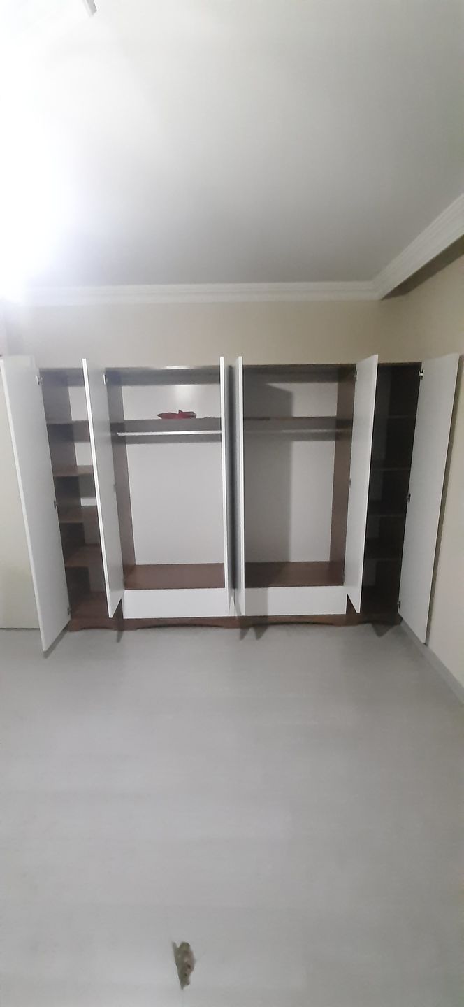 Customer photo review of Rani F4 Geniş Gardırop Elbise Dolabı 6 Kapaklı 2 Çekmeceli 12 Raflı 2 Askılı Tek Modül Minyatür Ceviz - Beyaz