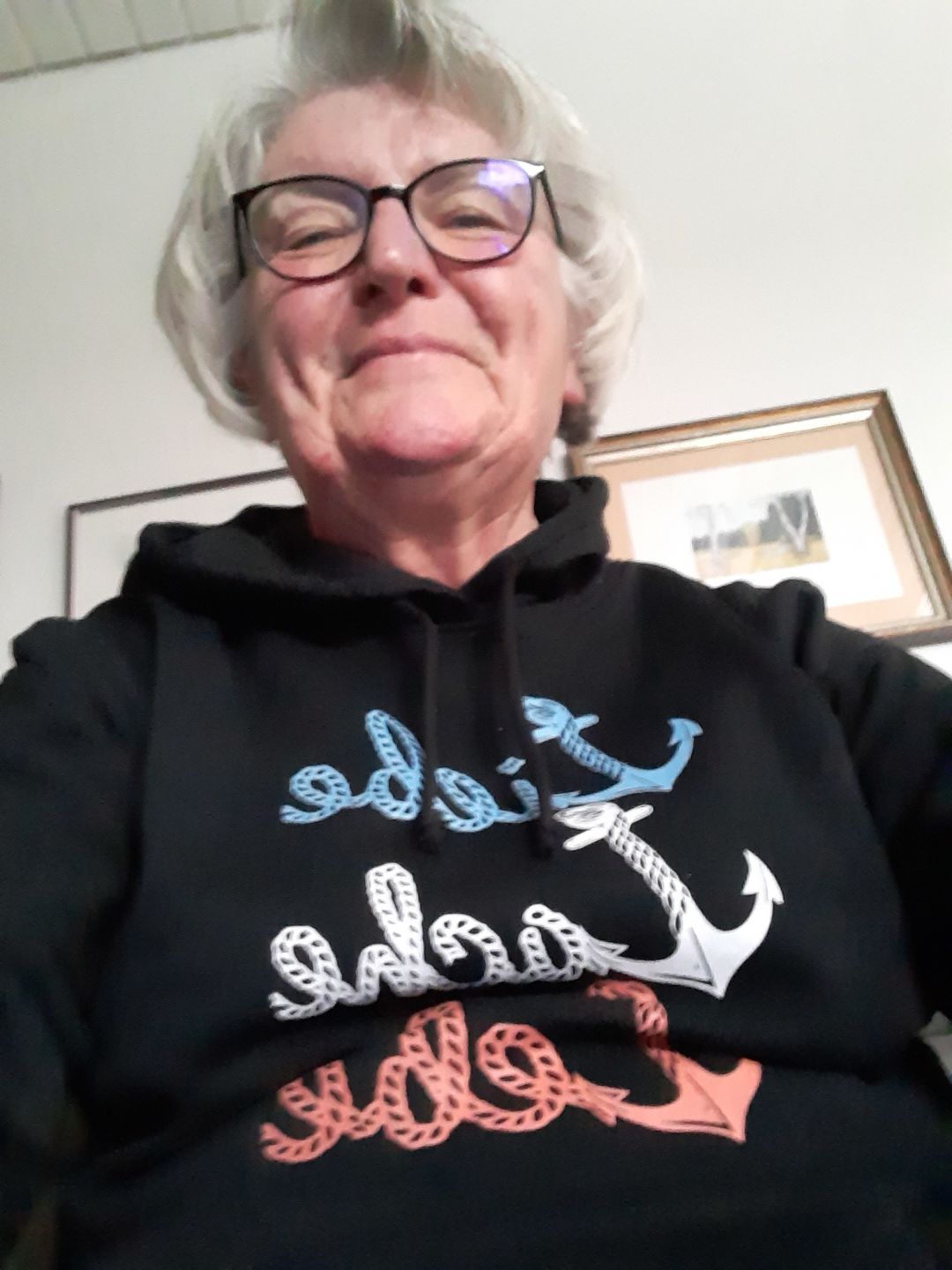 Customer photo review of Liebe Lache Lebe · Unisex Bio Hoodie