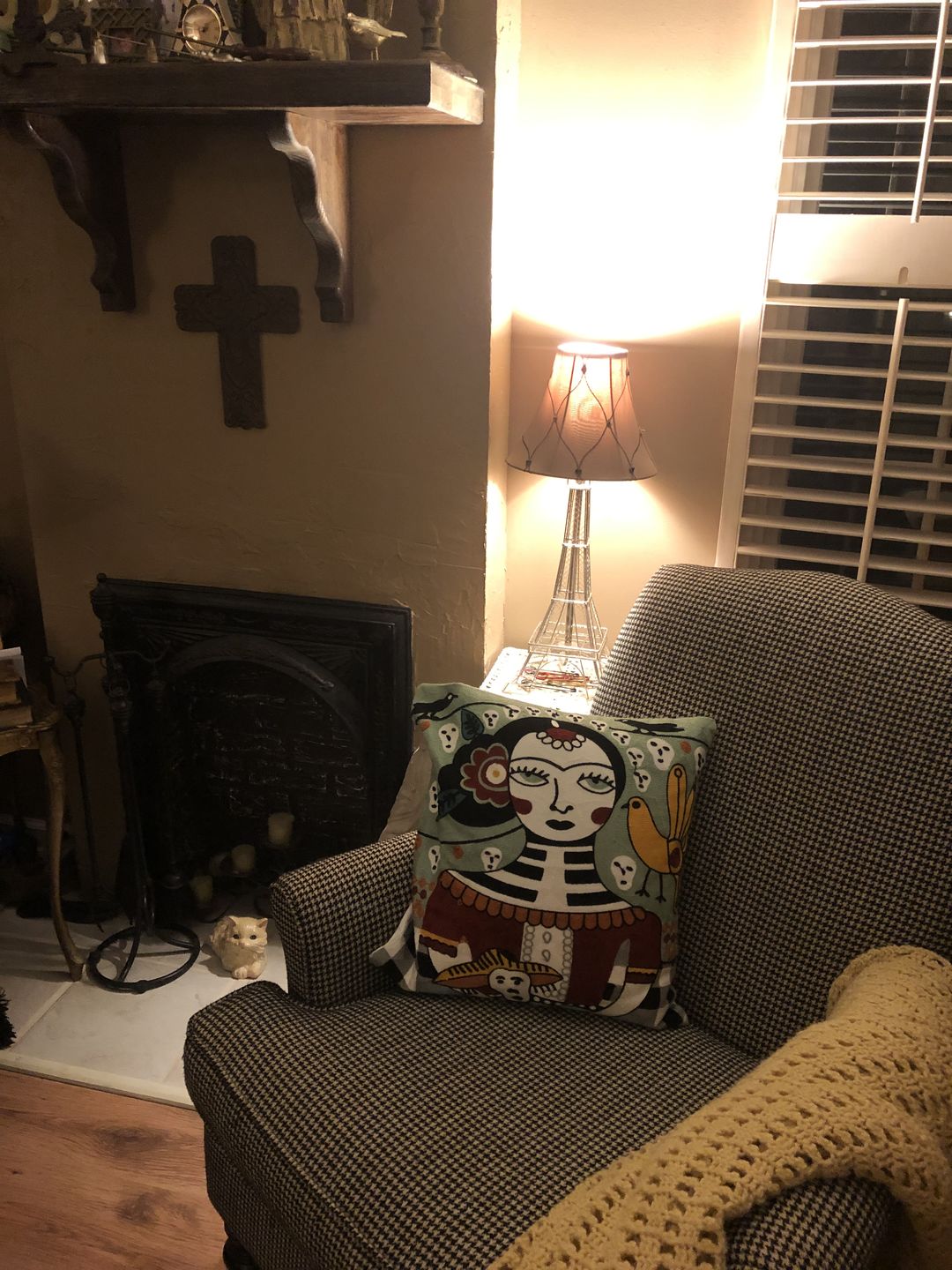Customer photo review of Frida Kahlo Embroidery pillow Cases