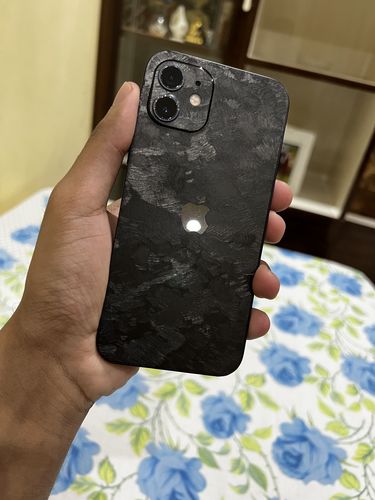 Customer photo review of iPhone 12