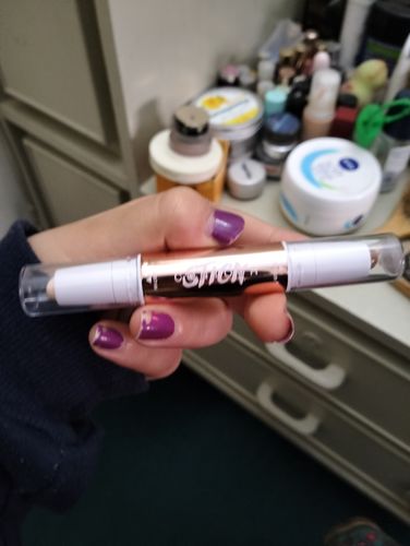 Customer photo review of O.TWO.O GLOW LIFT LIGHT SHADOW CONTOUR STICK