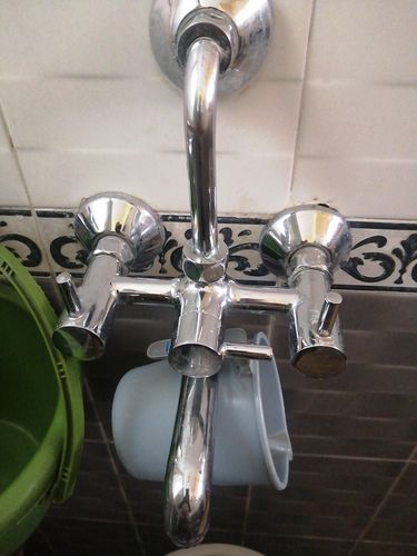 Customer photo review of Ecofriendly Limescale Remover/Descaler for taps, Hard Water Stains,  Showers ,faucets & bathroom Tiles-500ml