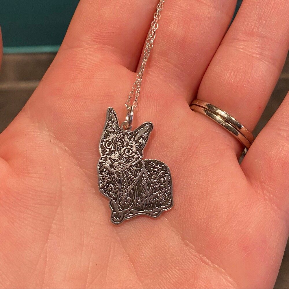 Customer photo review of Personalized Silver Cat Necklace (925 Sterling Silver)