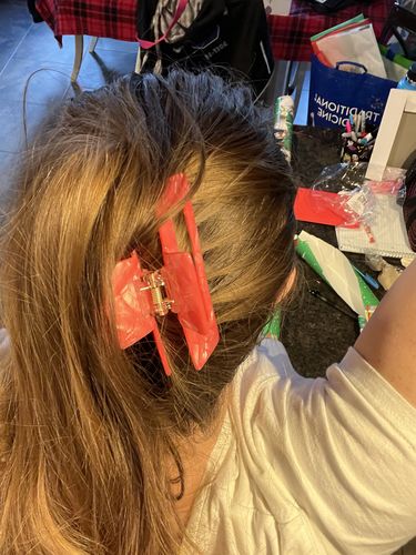 Customer photo review of TR x Bethany Large Claw Clip